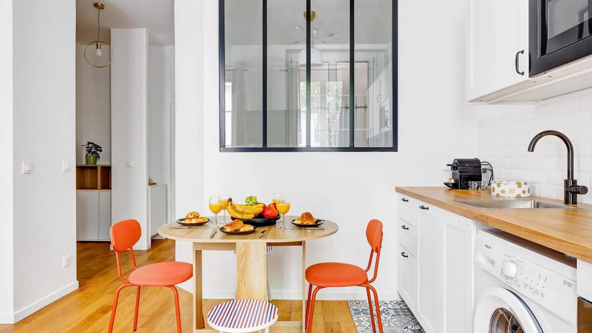 Chic 1Br Eiffel Tower & Rue Gros Caillou Apartment Paris 0*,  France