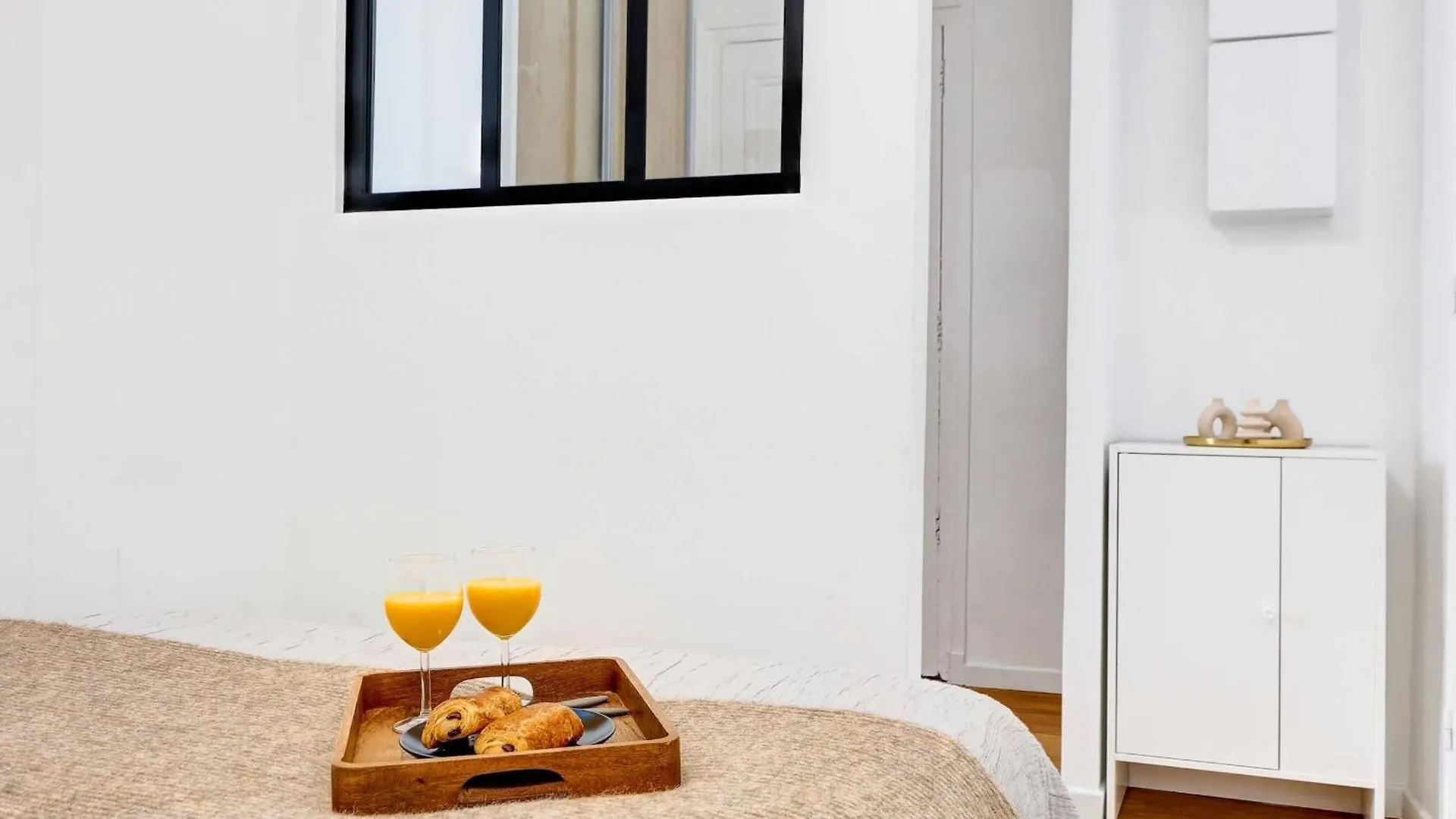 Chic 1Br Eiffel Tower & Rue Gros Caillou Apartment Paris 0*,  France